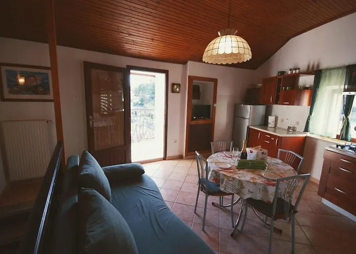 Cuomo By El-pi Tours Apartman *