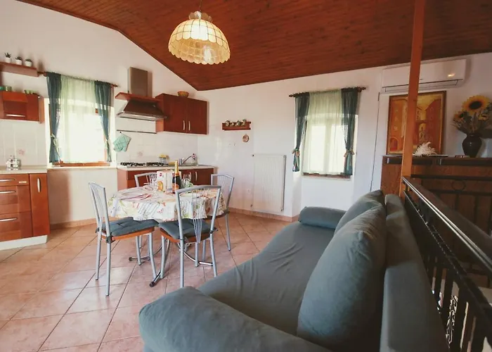 Cuomo By El-pi Tours Malinska