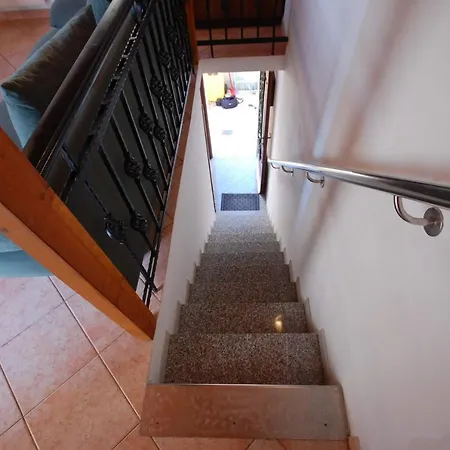 Cuomo By El-pi Tours Apartman *